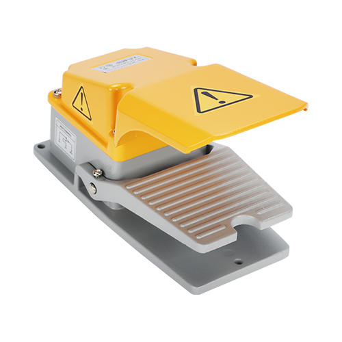 [XF-302] INT. PEDAL METÁLICO C/CUBIERT 15A 250VAC