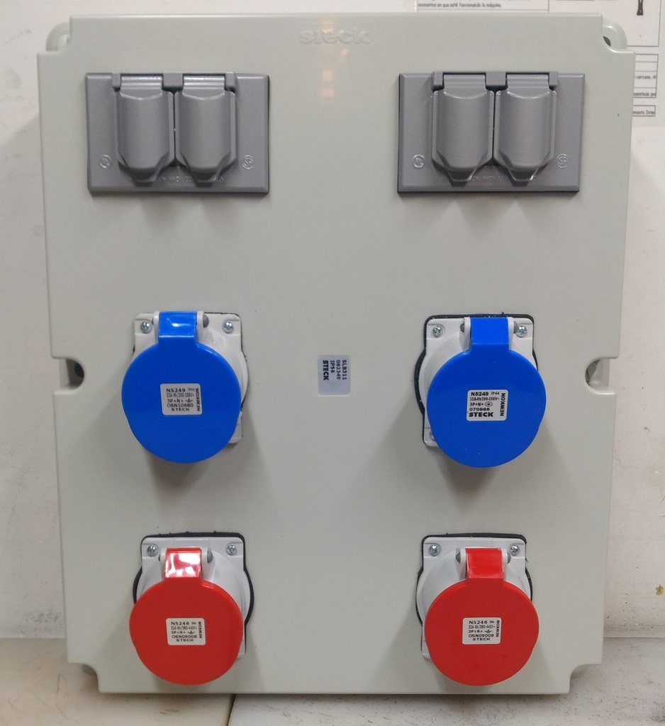 CAJA MTTO PLASTICA (2 TOMAS 440V 32 AMP 3P+T) + (2 TOMAS 220V 32 AMP 3P+T) + (2 TOMAS 110V 15 AMP)