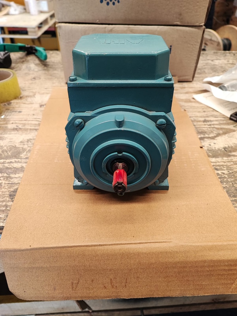 [M092P] MOTOR ELEC. TRIF 0.9HP 3600RPM.