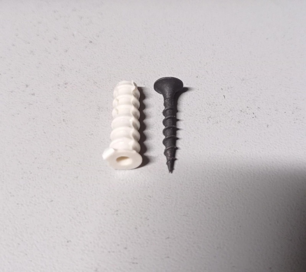 CHAZO 1/4 DE GOLPE PLASTICO CON TORNILLO